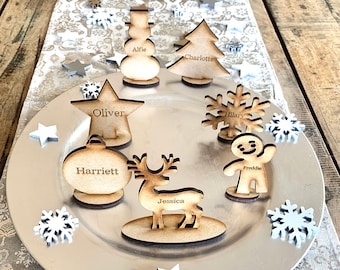 Nombres de lugares de mesa navideños personalizados, ajustes de lugares de madera, decoraciones de mesa independientes grabadas con nombres