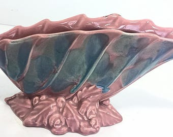 Vaso Royal Haeger Flume com esmalte brilhante rosa e azul-petróleo.