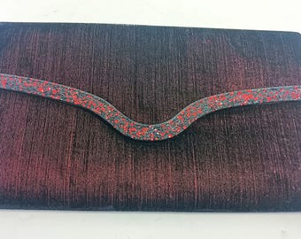Bolsa clutch bordô da Saks Fifth Avenue, desenhada por Coblentz. Bolsa de noite.