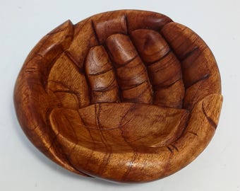 Ciotola vintage in legno intagliato a mano con la scritta "Mani accoglienti".