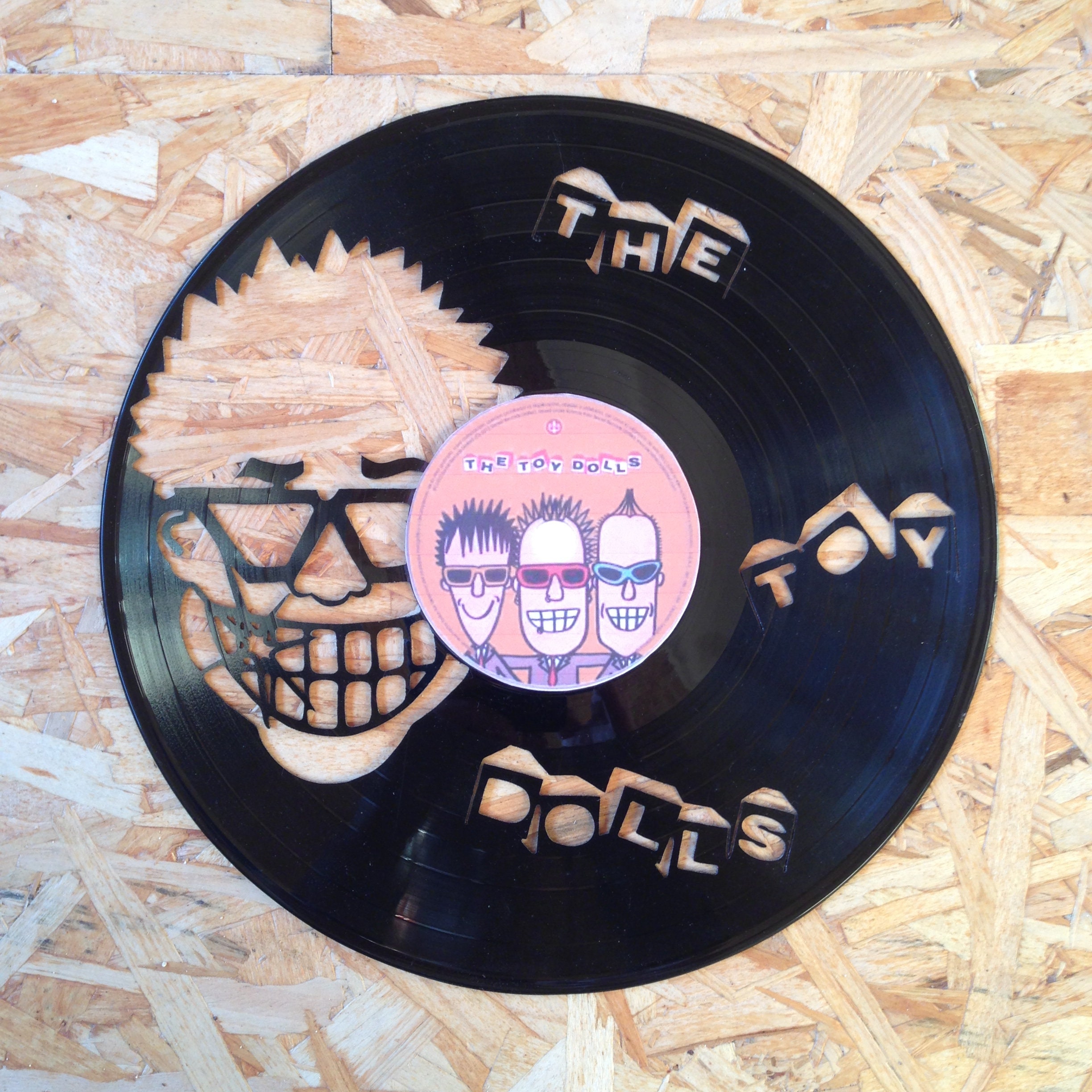 Décoration Murale/Horloge Dans Un Vrai Disque Vinyle 33 Tours - The Toy Dolls