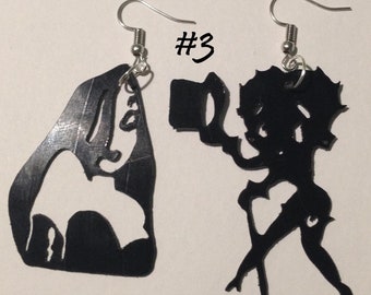 Boucles d'oreille et pendentif faits à la main à partir d'un vrai disque vinyle 33 tours recyclé - Jessica Rabbit vs Betty boop