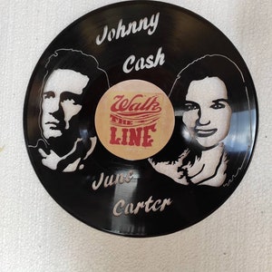 Décoration murale / horloge sur vinyle 33 tours. Johnny Cash et June Carter. Walk the Line.