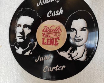 Décoration murale / horloge sur vinyle 33 tours. Johnny Cash et June Carter. Walk the Line.