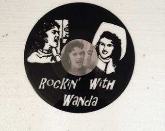 Décoration murale / horloge dans un vrai disque vinyle 33 Tours - Wanda Jackson -the queen of the rockabilly