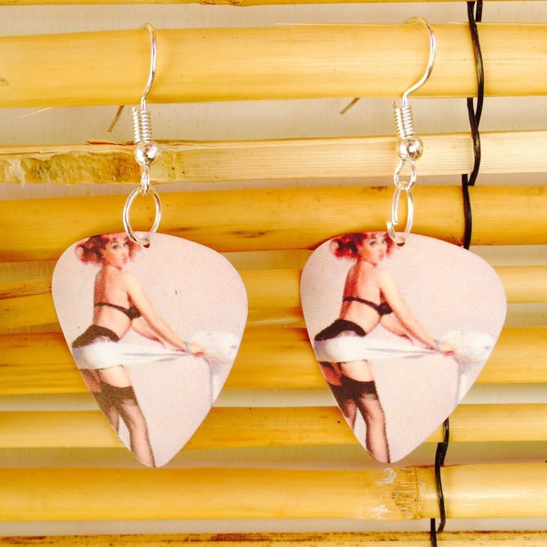 Boucles d'oreilles : recyclage de médiator de guitare pin-up coquine