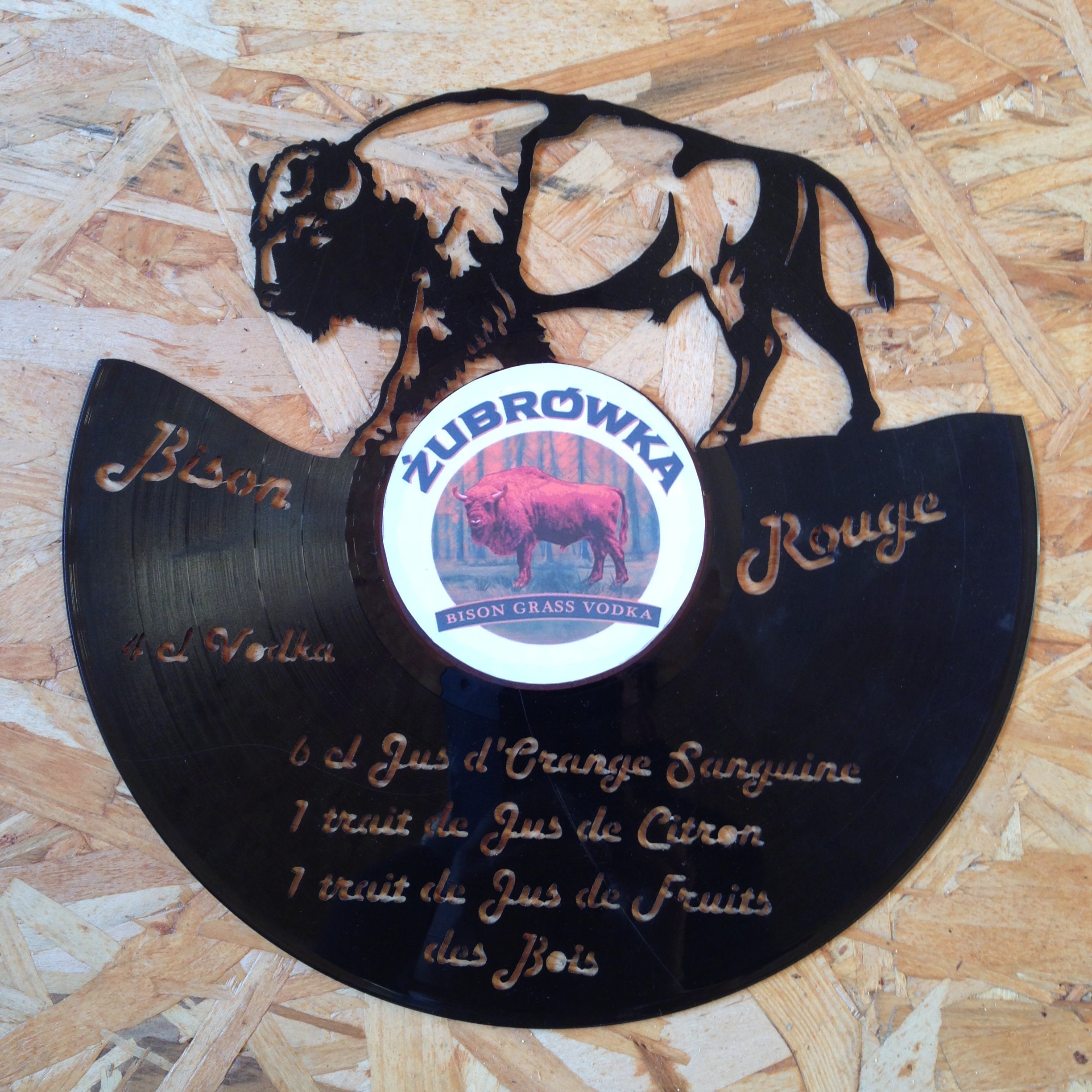 Décoration Murale/Horloge Dans Un Vrai Disque Vinyle 33 Tours - Zubrowka Bison Grass Vodka-