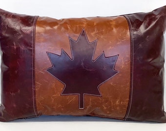Il cuscino con la bandiera canadese in pelle screpolata