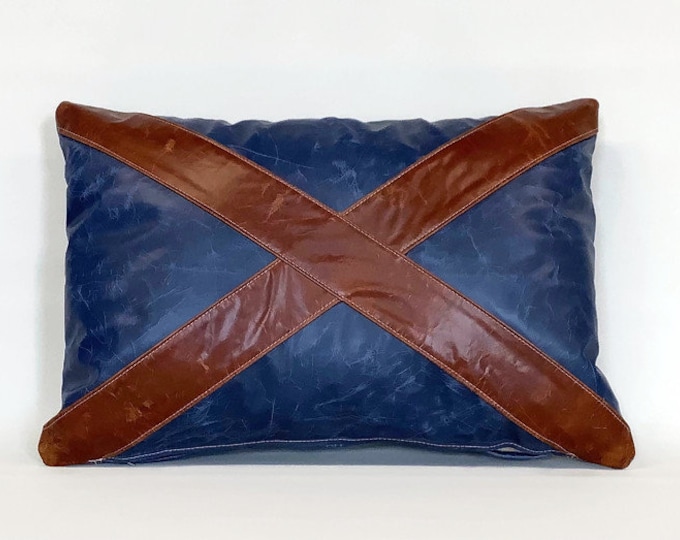 The cracked leather Scotland cushion