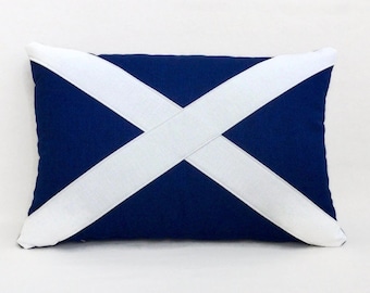 The traditional Scotland flag cushion