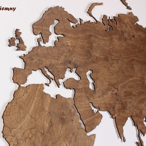 Carte du monde en bois