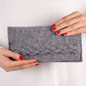 Long wallet woman in grey felt with braid, wool clutch purse coin, charcoal handbag, slim bifold wallet, credit card holder, mother gift