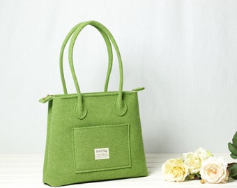 "Alice" pistacho green bag with handles