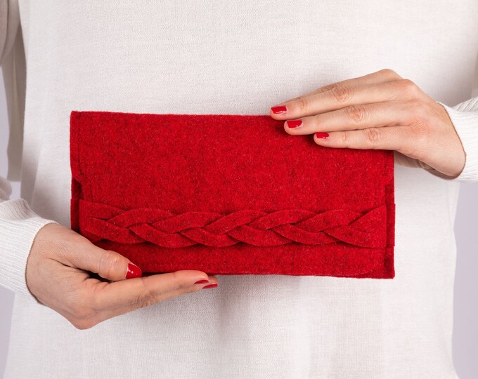 Wallet with braid