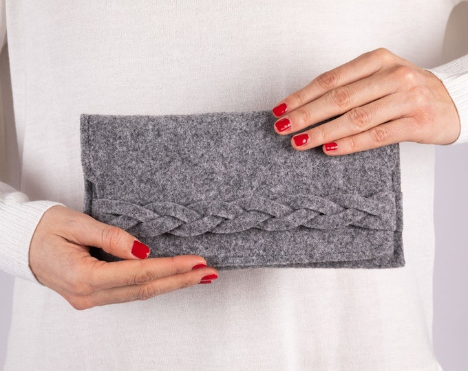 Wallet with braid