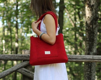 Casual red bag with handles in wool felt