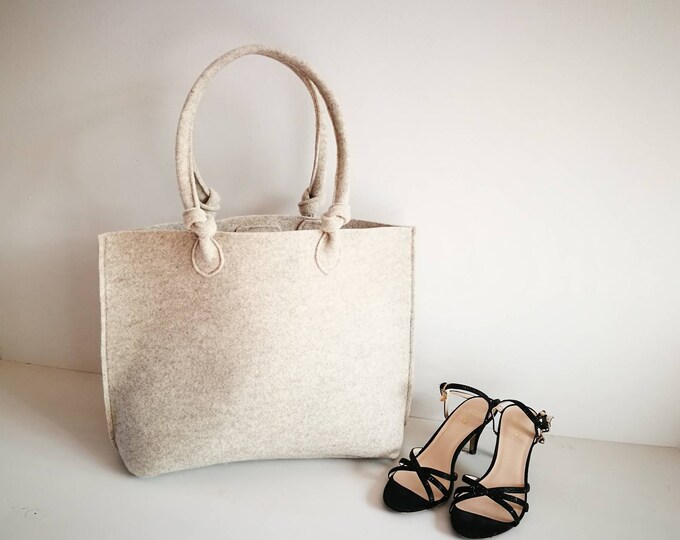 Anita tote bag in beige wool felt
