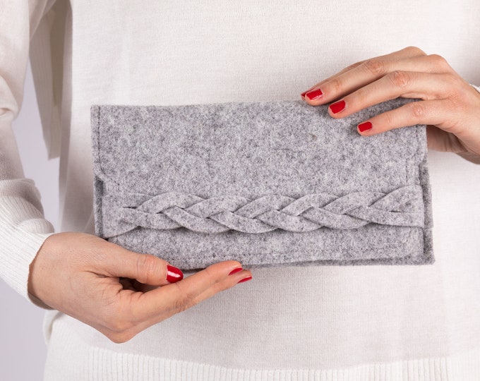 Wallet with braid
