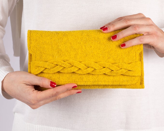 Wallet with braid