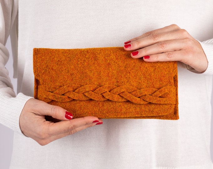 Wallet with braid