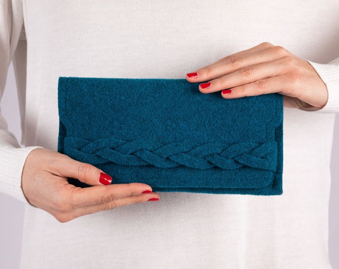 Wallet with braid