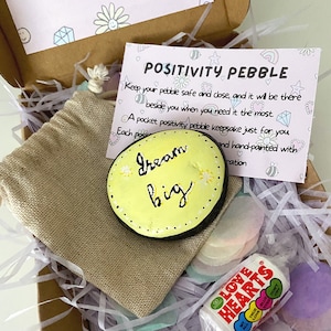 Guijarro de positividad, guijarro de bolsillo, roca pintada a mano, guijarro pintado, guijarro inspirador, regalo de recuerdo, regalo de positividad, guijarros positivos