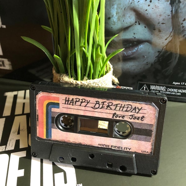 Cassette d'anniversaire The Last of Us, Apollo 11 Launch d'Ellie « Happy Birthday, Love Joel », cassette audio de travail TLOU, cosplay