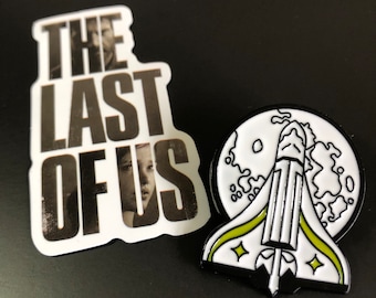 The Last Of Us Part 2 Ellie Edition Pin Badge + TLOU Sticker | NEW UK Stock Welcome to Earth Ellie Rocket White Spaceship Pin Badge