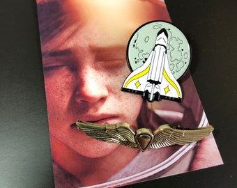 The Last Of Us Pin Badge Set + Ellie photo insert | Ellie cosplay Spaceship Happy Birthday Welcome to Earth Pin + Ellie Gold Wings Pin...