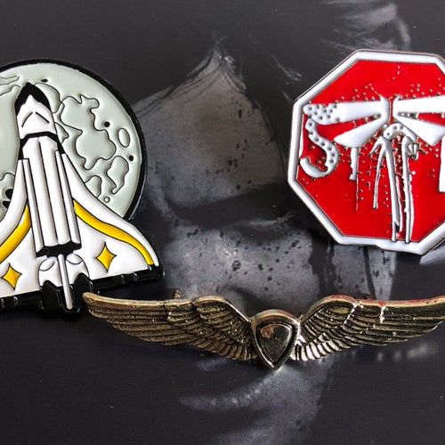 The Last of Us Part 2 Pin Badge, New The Last of Us cosplay Ellie Pin Badges - Gold Wings - Space Ship - Firefly Stop Pins - TLOU sticker...