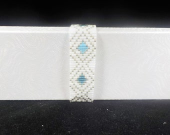 Pretty blue and silver diamond pattern beaded woven bracelet