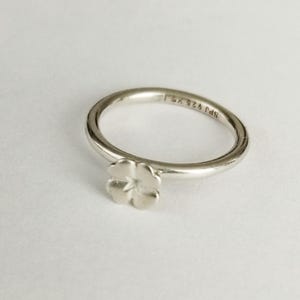 Vintage Søren Peter Jensen Danish 925 Sterling Silver Stacking Ring with Lucky Clover. Size: 51 / US 5,5