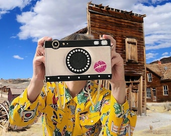 Betsey Johnson vintage 00s 3d camera kitsch crossbody bejeweled bag purse kawaii kiss retro Halloween photography snapshot