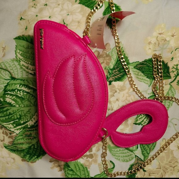 Betsey johnson flamingo purse deals