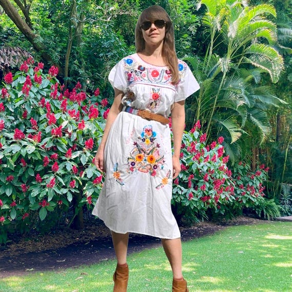 vintage Mexican style colorful floral embroidery relaxed boxy fit short sleeves midi dress 90s hand made ooak retro summer flowers vacation vintage Mexican style colorful floral embroidery relaxed boxy fit short sleeves midi dress 90s hand made ooak retro summer flowers vacation