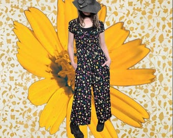 Betsey Johnson vintage jumpsuit floral print on black background flowers 90s y2k retro wide leg short sleeves romper grunge punk rock comfy