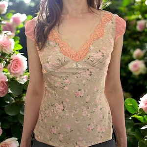 Betsey Johnson vintage 90s floral top lace sheer cap sleeves beige pink garden coquette romantic cottagecore spring feminine retro princess