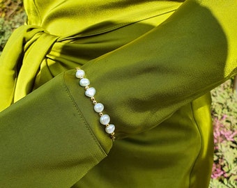 Pearl bracelet Gold - Faux pearl bead bracelets for women - beach pearl bracelet - Gold pearl chain bracelet minimal