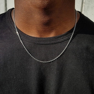 Collar de cadena de eslabones de acero inoxidable para hombre de 2 mm de grosor - Minimalista - Resistente al agua