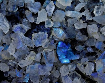 Wholesale Moonstone Rough 10 to 20 MM Small Size 100% Natural Rainbow Blue Sheen Moonstone Rough Gemstone Flashy Blue Moonstone Rough V58