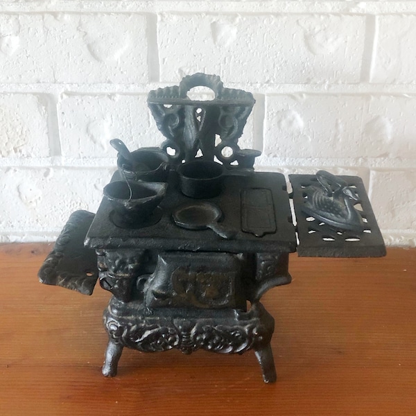 Vintage Antique Cast Iron Miniature Stove, Crescent Cast Iron Stove, Salesman Cast Iron Replica, 13 Pieces, Dollhouse Cast Iron Stove