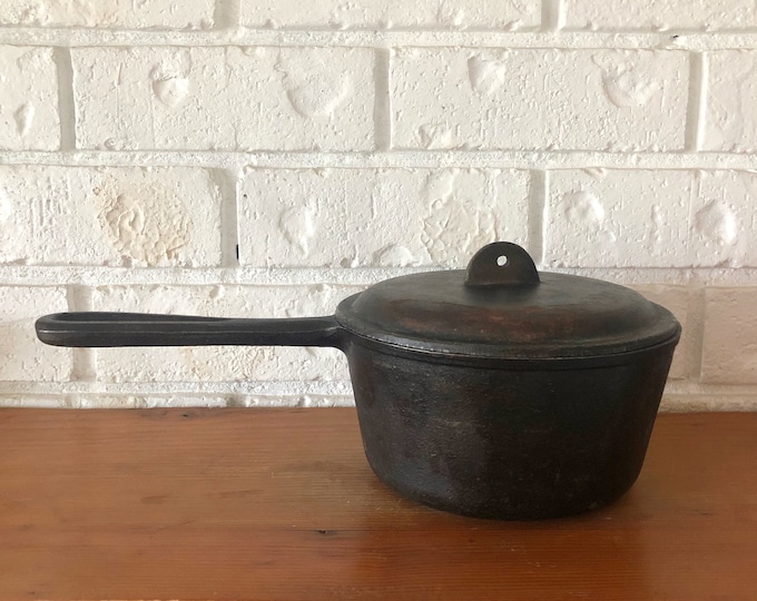 Vintage Cast Iron Sauce Pan, Cast Iron Stew Pot, 2 Quart, Camping Pot