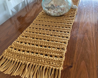 Camino de mesa Rosemade - PATRÓN DE CROCHET en términos del Reino Unido