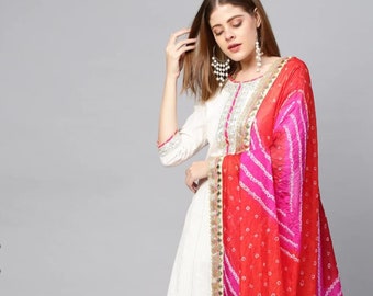 Indiase Punjabi witte Kurta broek set met Bandhani Dupatta voor vrouwen, Gota borduurwerk, Bandhani print, feestelijke bruiloft speciaal 3pc pak