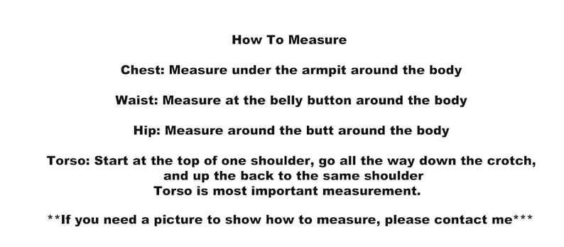 Puede incluir: Texto blanco sobre fondo blanco que proporciona instrucciones sobre c&oacute;mo medir el pecho, la cintura, la cadera y el torso. El texto incluye la frase "How To Measure" y una nota de contacto para obtener ayuda visual.