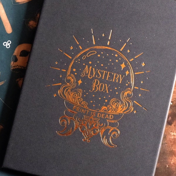 Mystery Box | Überraschungsbox | Kunstdruck Bundle | Gothic Geschenk | Witchy Wandkunst | Gothic Wohnkultur | Makabre Kunst | Dunkle Kunst | Überraschungsgeschenk