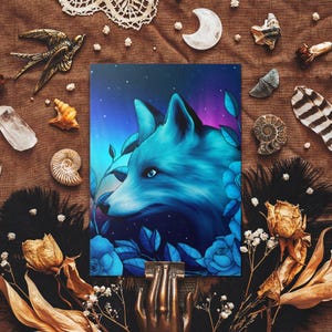 Carte postale de renard aurora - Illustration mystique de ciel nocturne - renard bleu céleste - impression d'art de nature foncée - papeterie de sorcière - art de mur de renard