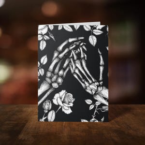 Mains squelettes et roses - carte de voeux gothique - Memento Mori - papeterie gothique - oeuvres d'art sombres - carte de Saint Valentin - anniversaire - Whimsigoth