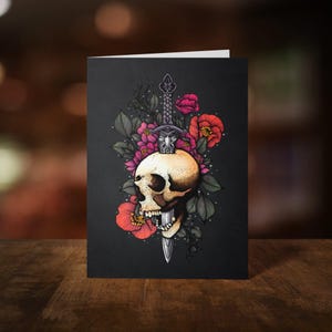Épée et tête de mort - carte de voeux - art floral foncé - papeterie fantastique unique - illustration botanique - fantaisie - papeterie gothique