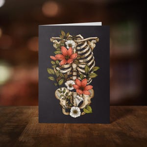 Bloom and Gloom Grußkarte - Gothic Briefpapier - Brustkorb & Blumen - Whimsigoth - Botanische Kunst - Memento Mori - Anatomische Kunst
